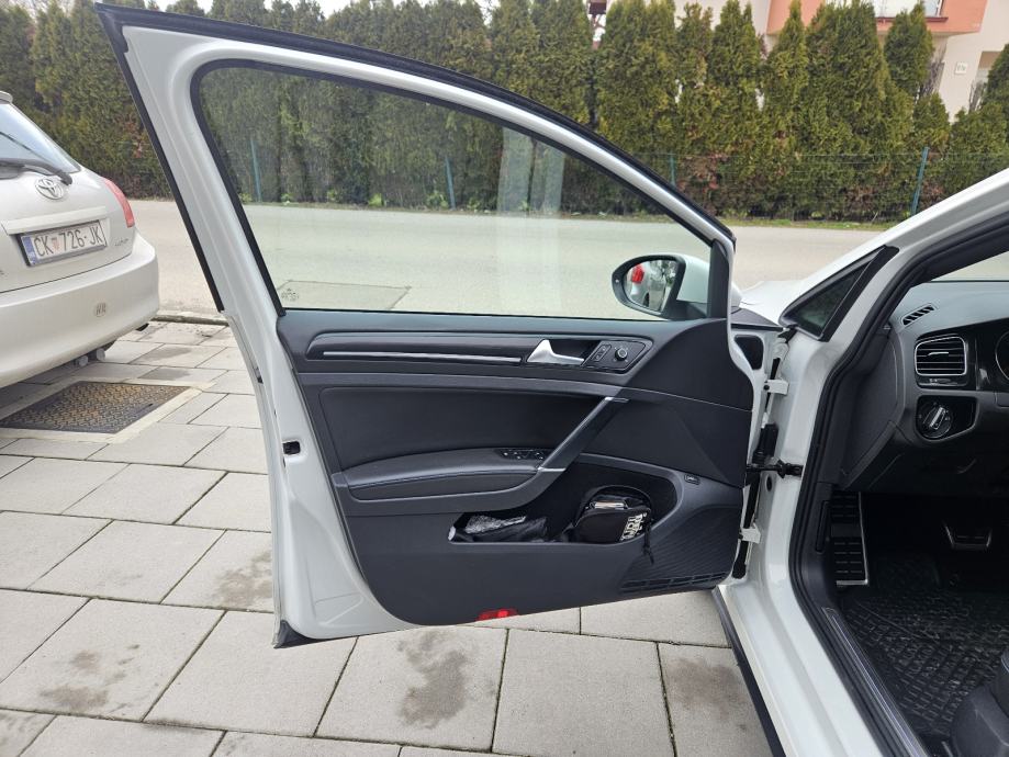 VW GOLF 7 GTE 2015. HYBRID, fotografija 13