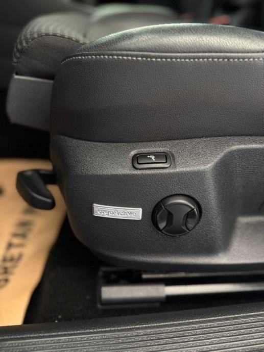 VW Golf 7 Variant 1,6 TDI BMT NAVI PARKIRNI KOŽA ALU MASAŽA, fotografija 12