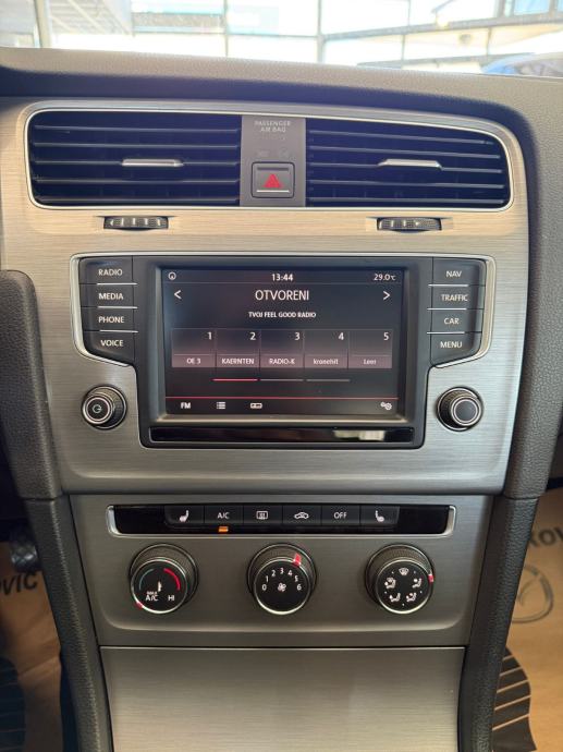 VW Golf 7 Variant 1,6 TDI BMT NAVI PARKIRNI KOŽA ALU MASAŽA, fotografija 13