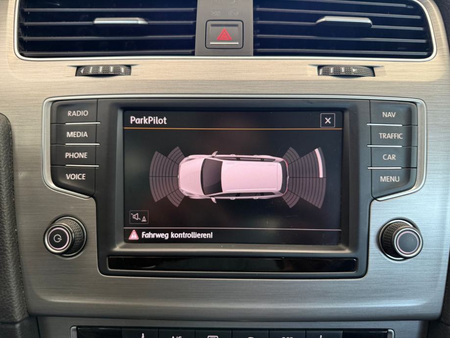 VW Golf 7 Variant 1,6 TDI BMT NAVI PARKIRNI KOŽA ALU MASAŽA, fotografija 14