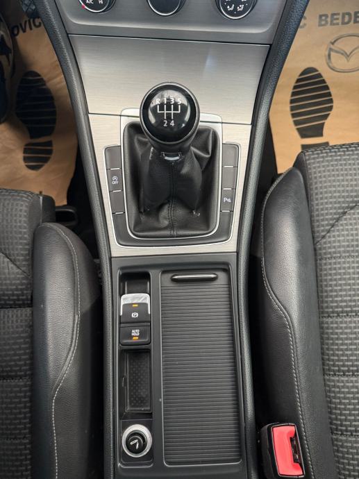 VW Golf 7 Variant 1,6 TDI BMT NAVI PARKIRNI KOŽA ALU MASAŽA, fotografija 20