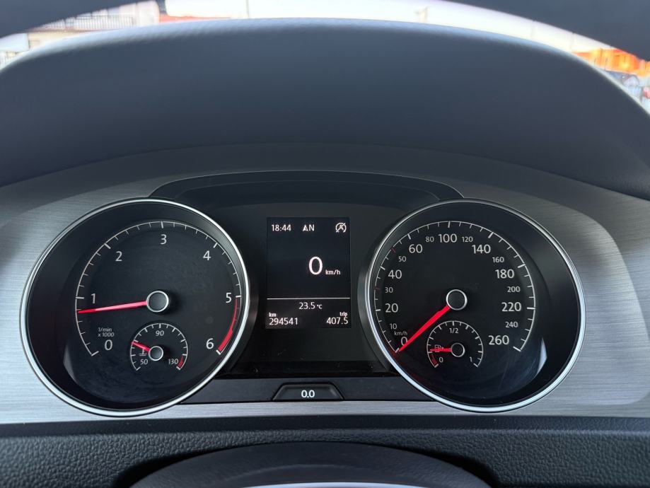 VW Golf 7 Variant 1.6 TDI DSG Automatik Kamera Radar, fotografija 13