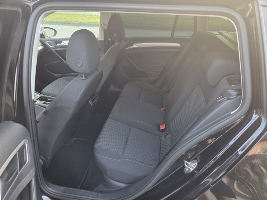 VW Golf 7 Variant 1.6 TDI – KAMERA – NAVI – TOP STANJE, fotografija 3