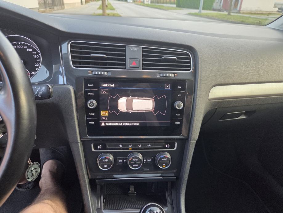 VW Golf 7 Variant 1.6 TDI – KAMERA – NAVI – TOP STANJE, fotografija 14
