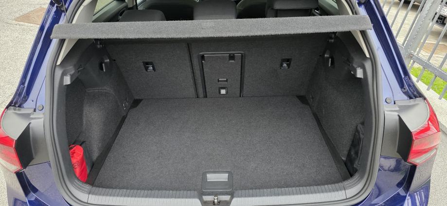 VW Golf 8 1,0 eTSI DSG MOVE ACC MildHybrid, fotografija 5