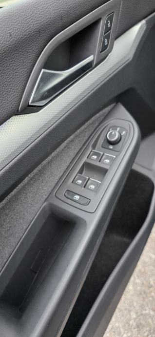 VW Golf 8 1,0 eTSI DSG MOVE ACC MildHybrid, fotografija 4