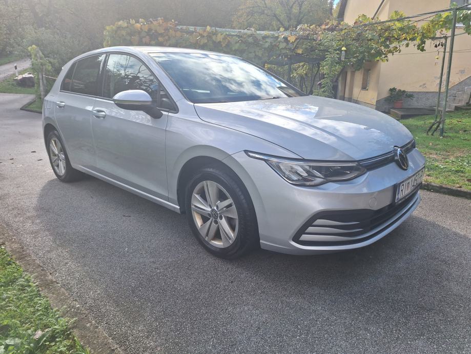 VW Golf 8 1,0 TSI Life Odlično stanje, ovlašteni servis + zimske gume, fotografija 7