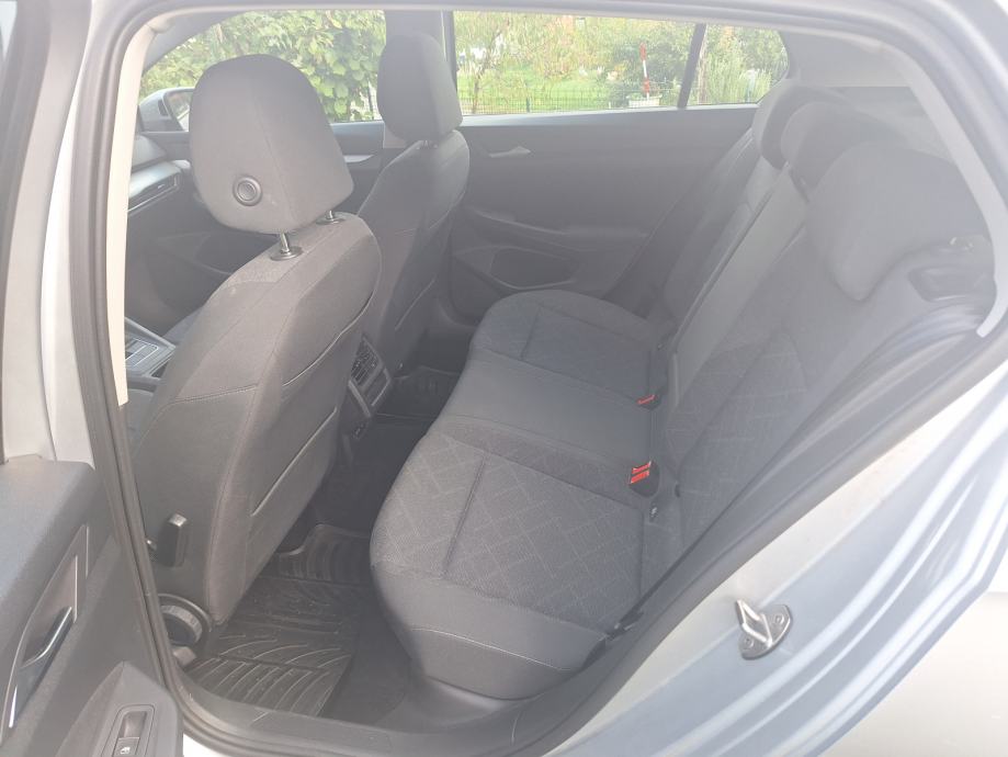VW Golf 8 1,0 TSI Life Odlično stanje, ovlašteni servis + zimske gume, fotografija 12