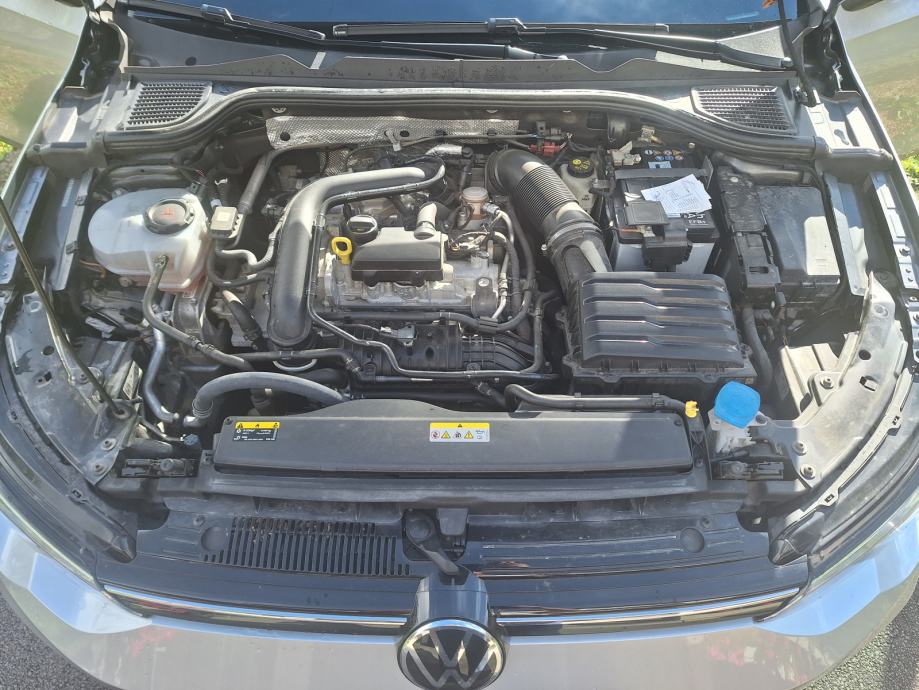 VW Golf 8 1,0 TSI Life Odlično stanje, ovlašteni servis + zimske gume, fotografija 15