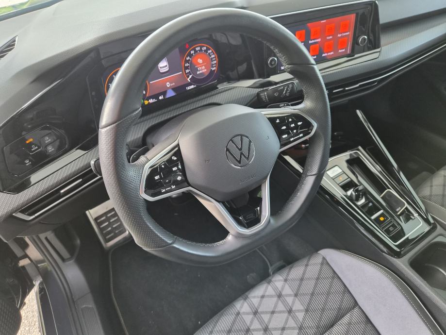 VW Golf 8 1,5 eTSI 130ks Dsg R-line(15200km), fotografija 12