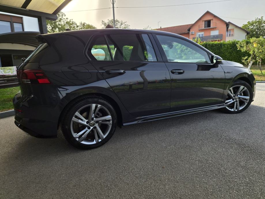 VW Golf 8 1,5 eTSI 130ks Dsg R-line(15200km), fotografija 18