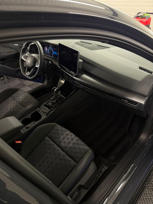 VW Golf 8 1,5 TSI FACELIFT R - LINE--FULL OPREMA--TVORNIČKO JAMSTVO, fotografija 11