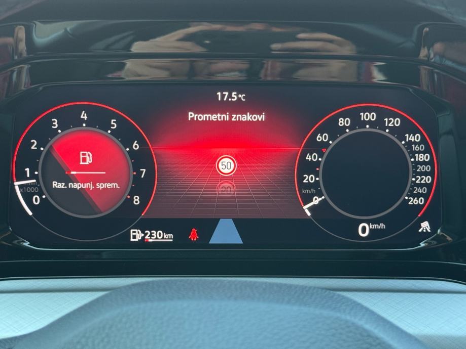 VW Golf 8 1,5 TSI / WEBASTO / AMBIENT / ACC / NAVI / LED / JAMSTVO, fotografija 13