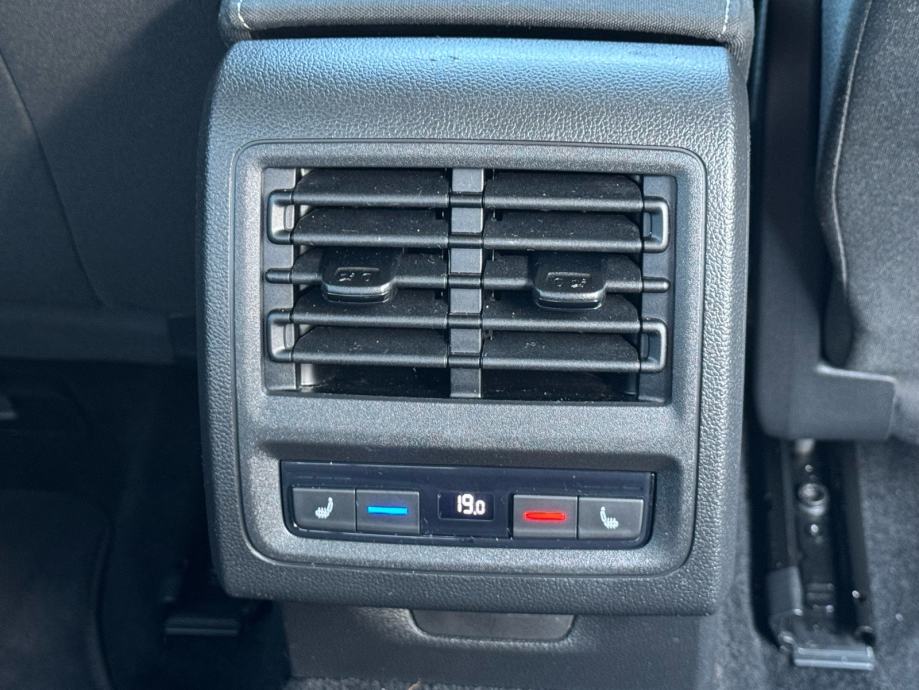 VW Golf 8 1,5 TSI / WEBASTO / AMBIENT / ACC / NAVI / LED / JAMSTVO, fotografija 20