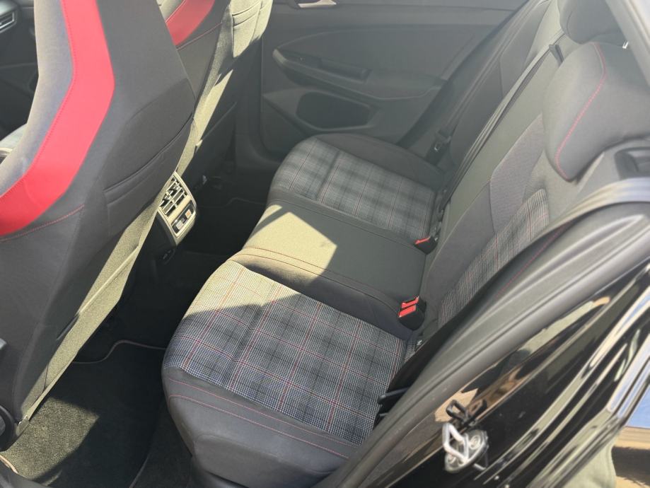 VW Golf 8 2,0 GTI automatik / FULL Oprema Samo 47Tkm/ Prilika, fotografija 12