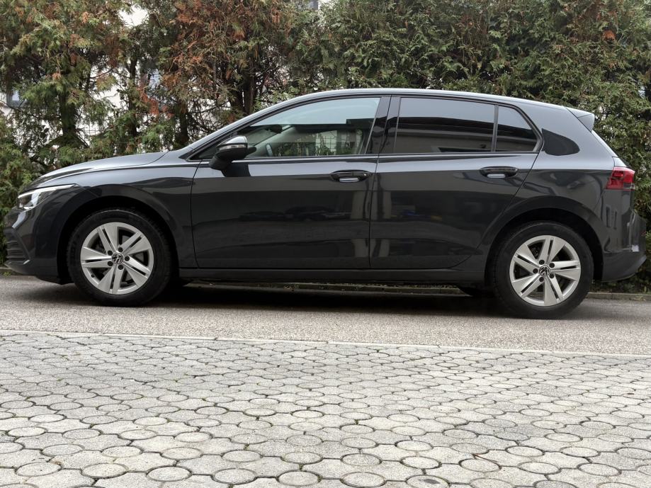 VW GOLF 8 2.0 TDI, 2023. GOD., LED, NAVI, ACC, REG, SERVISNA, fotografija 4