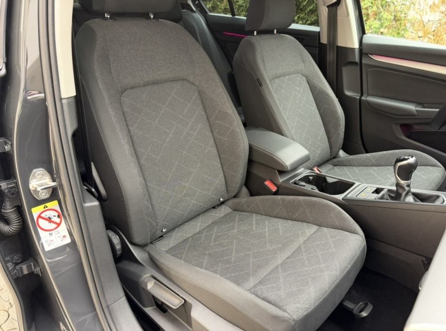 VW GOLF 8 2.0 TDI, 2023. GOD., LED, NAVI, ACC, REG, SERVISNA, fotografija 13