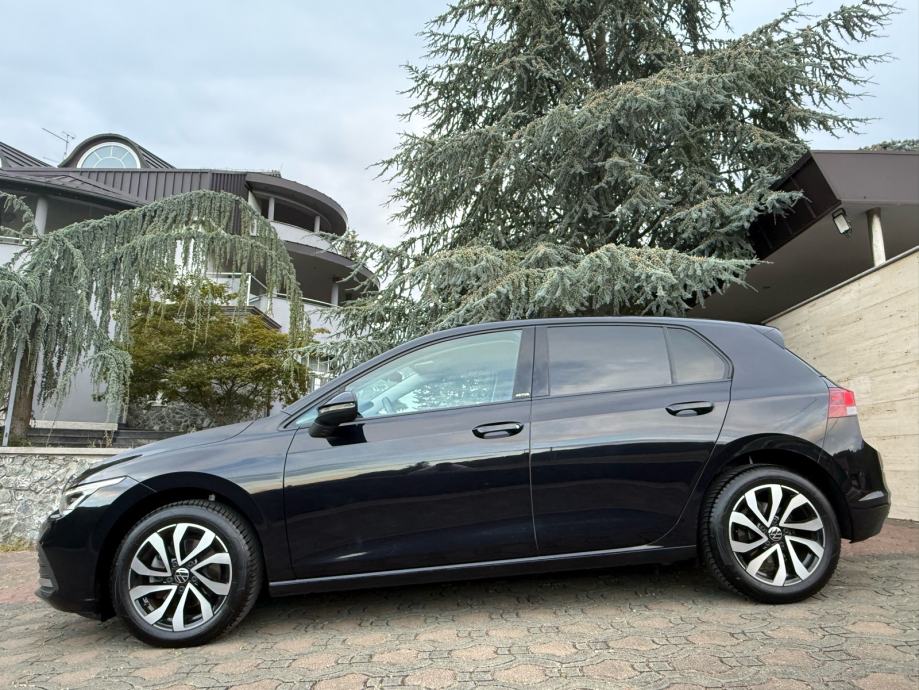 VW Golf 8 2,0 TDI ACTIVE, NAVI, KEYLESS, ACC, SERVISNA, fotografija 3