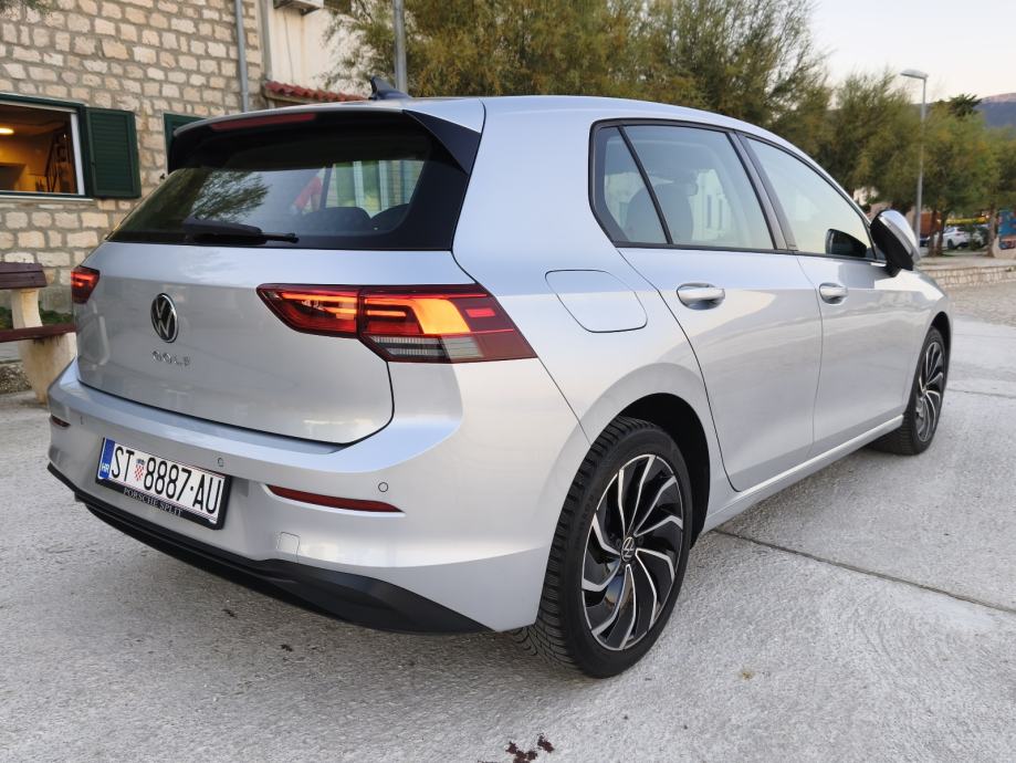 VW Golf 8 2,0 TDI automatik*2023 god., fotografija 3