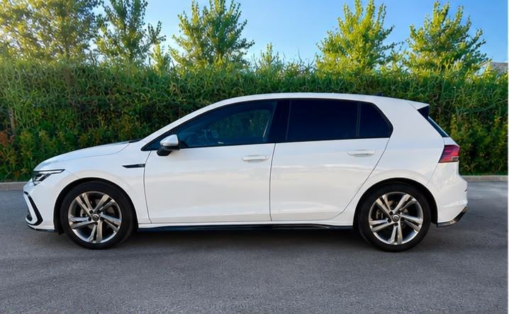 VW GOLF 8 2.0 TDI DSG R-Line kao nov, 1. vlasnik, panorama, garancija, fotografija 2