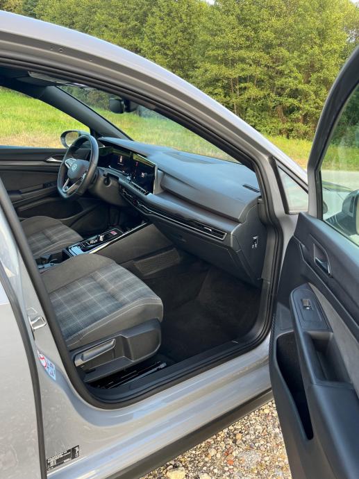 VW Golf 8 2.0 TDI GTD / DSG / IQ MATRIX / ACC / TOP STANJE / REG., fotografija 13