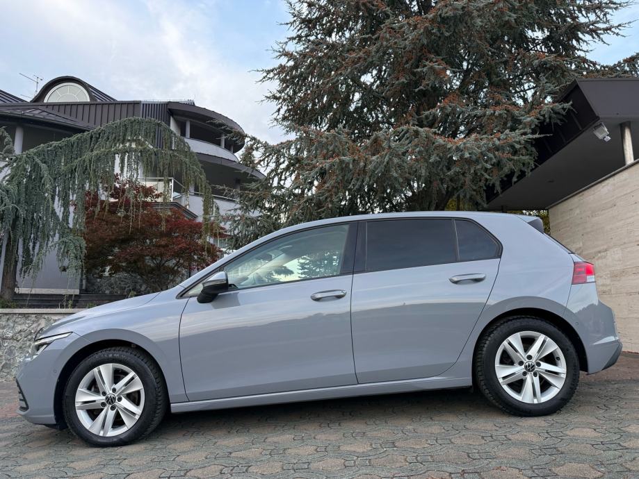 VW Golf 8 2,0 TDI LIFE, NAVI, KEYLESS, ACC, SERVISNA, fotografija 3