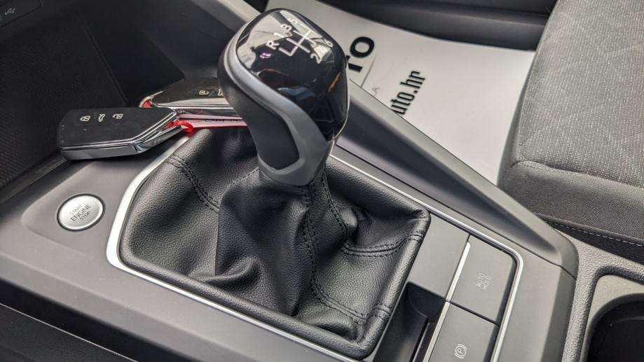 VW GOLF 8 2.0 TDI LIFE, fotografija 17