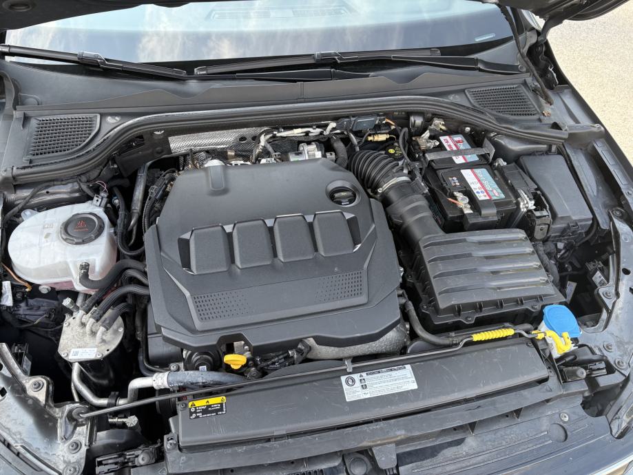 VW Golf 8 2,0 TDI 1edition, samo 61.000 km !!, fotografija 7