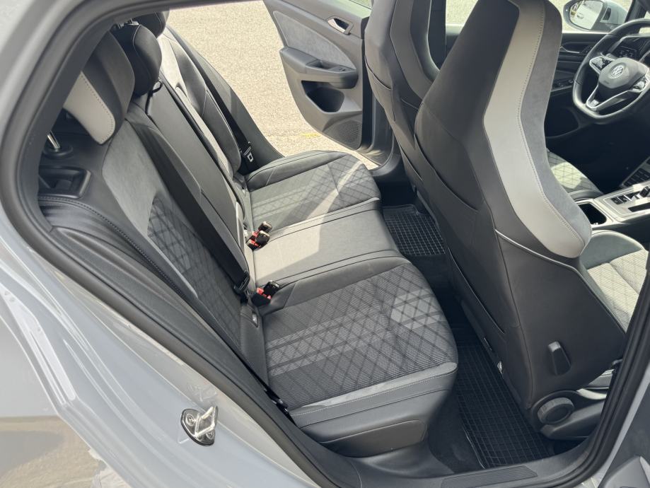 VW Golf 8 2,0 TDI, fotografija 7
