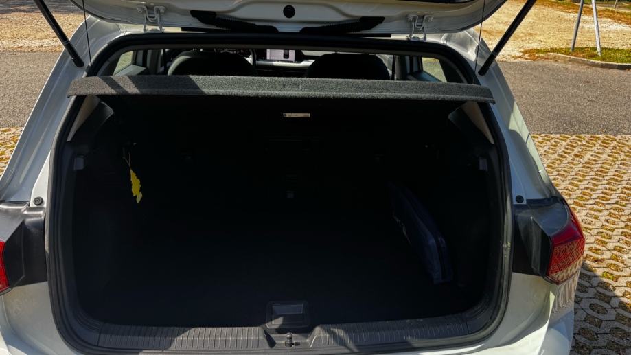 VW Golf 8 2,0 TDI-ALU-KAMERA-IQ DRIVE-SERVISNA-JAMSTVO 12 MJ-TOP!!, fotografija 13