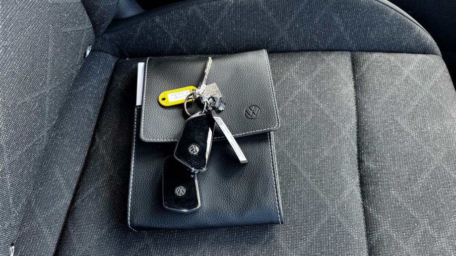 VW Golf 8 2,0 TDI-ALU-KAMERA-IQ DRIVE-SERVISNA-JAMSTVO 12 MJ-TOP!!, fotografija 14