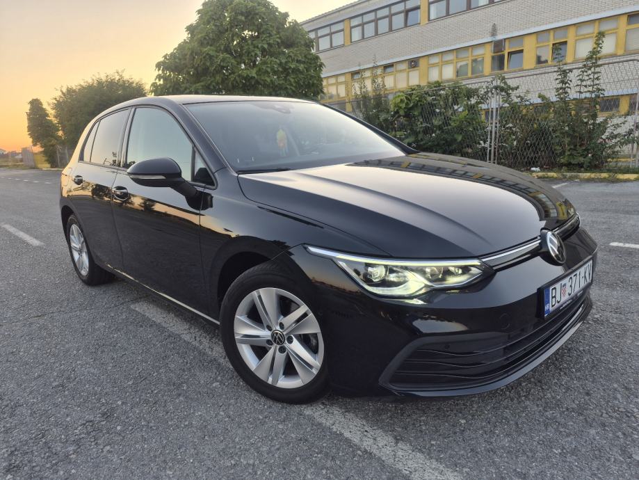 VW Golf 8 2,0 TDI,VLASNIK, SERVISNA, 150 KONJA,RUČNI MJENJAČ,IQ LIGH ., pogled izvana - slika 3