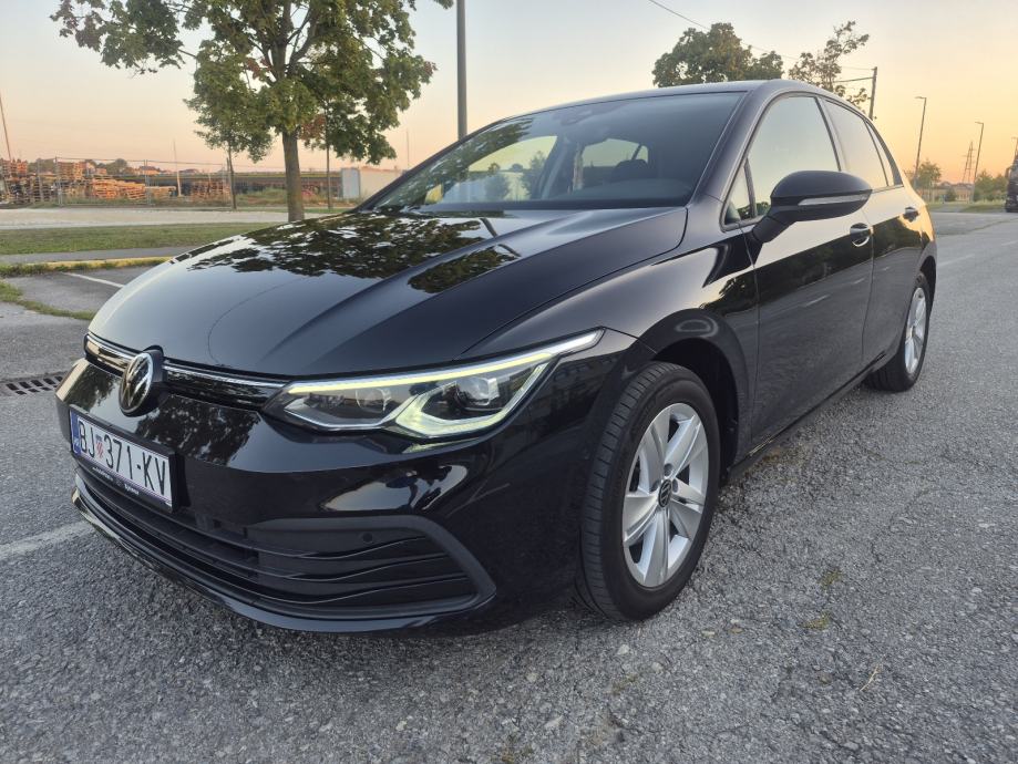 VW Golf 8 2,0 TDI,VLASNIK, SERVISNA, 150 KONJA,RUČNI MJENJAČ,IQ LIGH ., pogled izvana - slika 5
