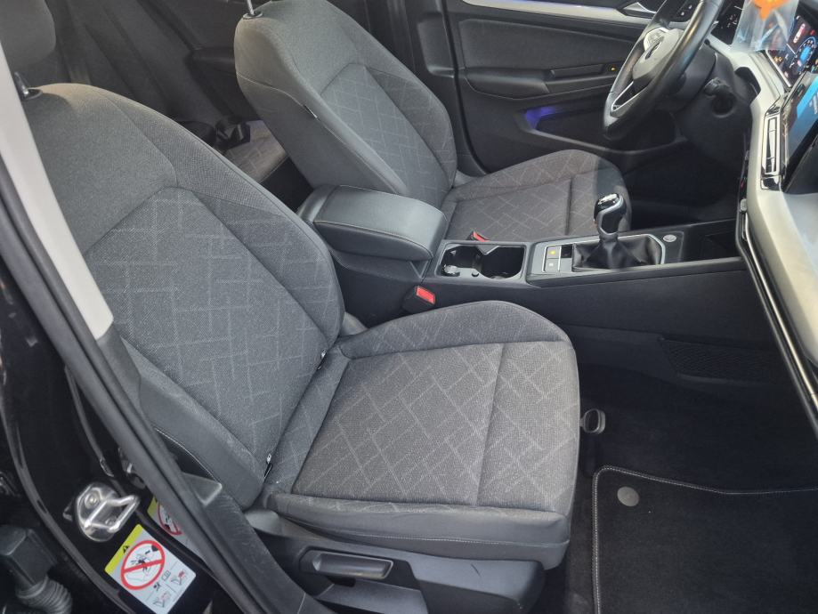 VW Golf 8 2,0 TDI,VLASNIK, SERVISNA, 150 KONJA,RUČNI MJENJAČ,IQ LIGH ., fotografija 8