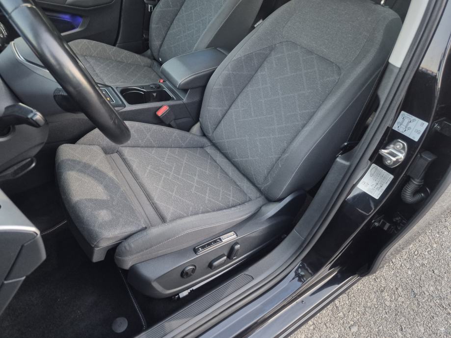 VW Golf 8 2,0 TDI,VLASNIK, SERVISNA, 150 KONJA,RUČNI MJENJAČ,IQ LIGH ., fotografija 9
