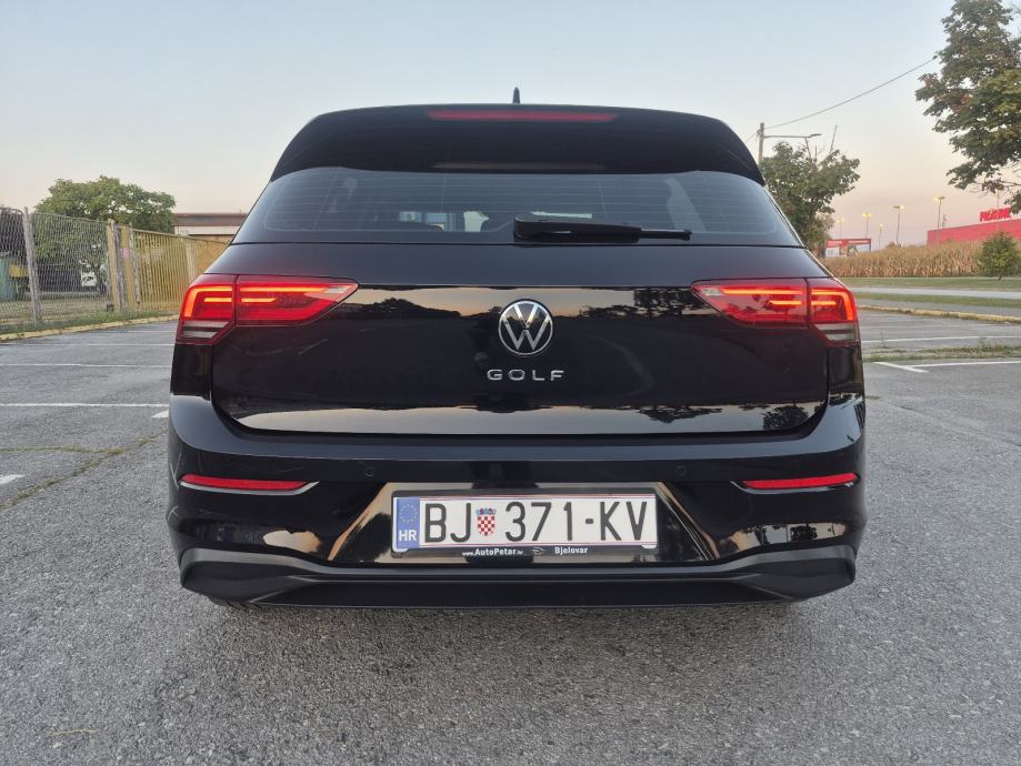 VW Golf 8 2,0 TDI,VLASNIK, SERVISNA, 150 KONJA,RUČNI MJENJAČ,IQ LIGH ., fotografija 12