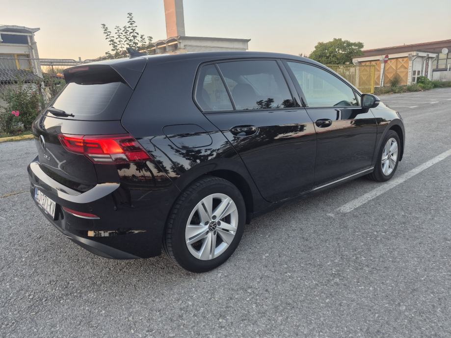 VW Golf 8 2,0 TDI,VLASNIK, SERVISNA, 150 KONJA,RUČNI MJENJAČ,IQ LIGH ., fotografija 13