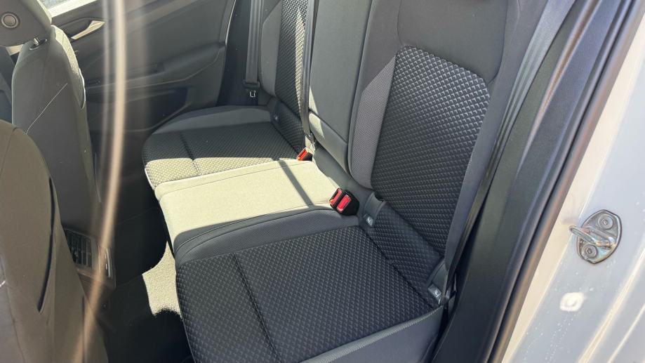 VW Golf 8 2,0 TDI-ALU-KAMERA-IQ DRIVE-SERVISNA-JAMSTVO 12 MJ-TOP!!, fotografija 12
