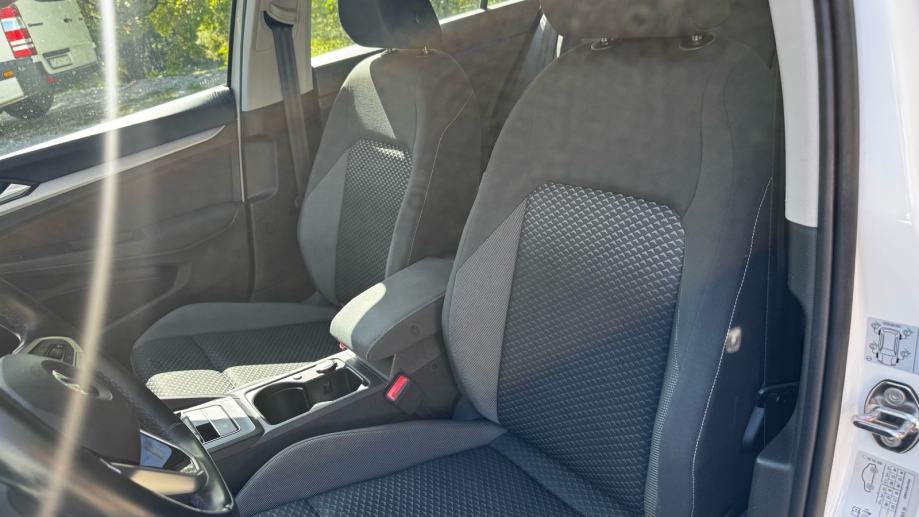VW Golf 8 2,0 TDI-ALU-KAMERA-IQ DRIVE-SERVISNA-JAMSTVO 12 MJ-TOP!!, fotografija 16