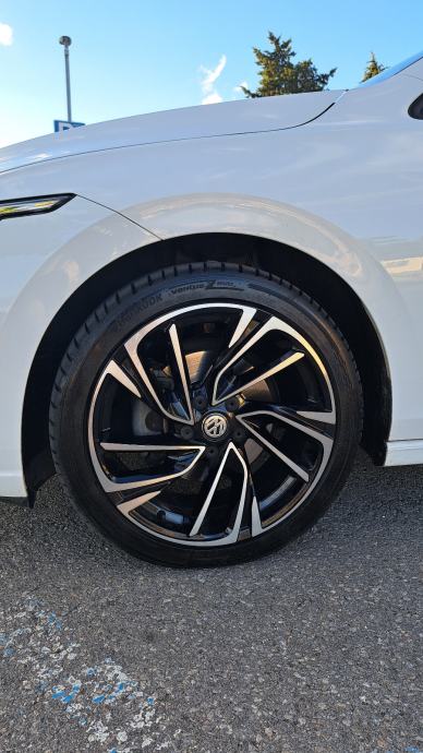 VW Golf 8 2,0 TDI ALU 18" VIRTUAL ,SERVISNA, MRTVI KUT. ODL. STANJE!!, fotografija 11