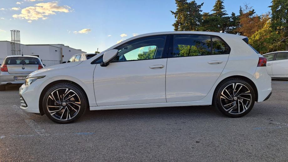 VW Golf 8 2,0 TDI ALU 18" VIRTUAL ,SERVISNA, MRTVI KUT. ODL. STANJE!!, fotografija 4