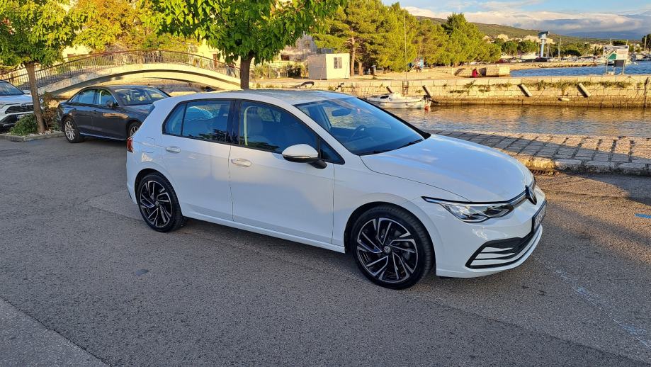 VW Golf 8 2,0 TDI ALU 18" VIRTUAL ,SERVISNA, MRTVI KUT. ODL. STANJE!!, fotografija 2