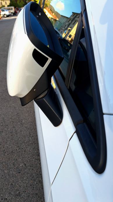 VW Golf 8 2,0 TDI ALU 18" VIRTUAL ,SERVISNA, MRTVI KUT. ODL. STANJE!!, fotografija 10