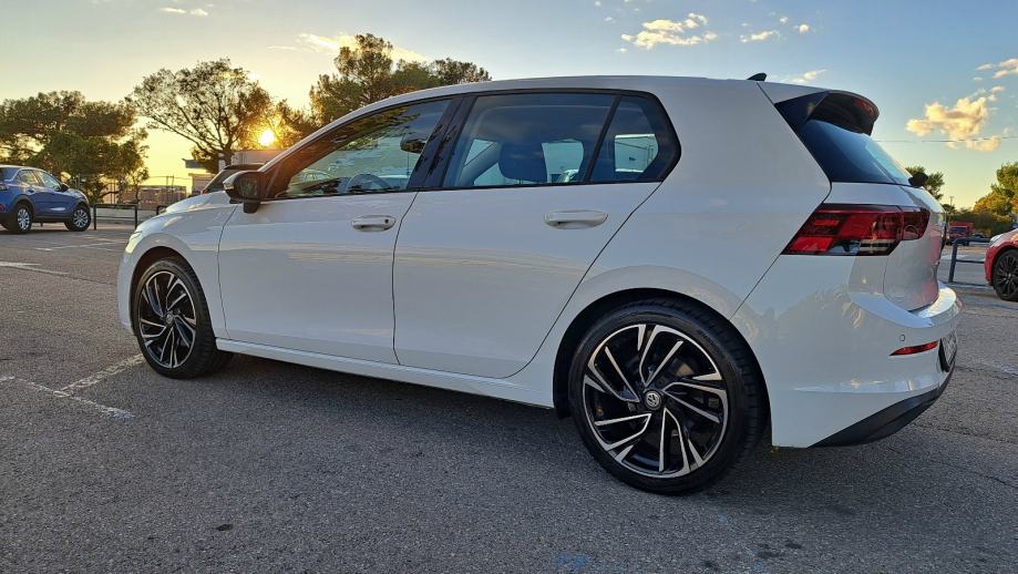 VW Golf 8 2,0 TDI ALU 18" VIRTUAL ,SERVISNA, MRTVI KUT. ODL. STANJE!!, fotografija 7