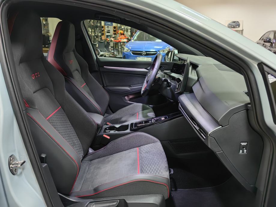 VW GOLF 8.5 *2.0 GTI *CLUB SPORT* F-1 DSG* 2025.god* 8.Tkm* JAMSTVO*, fotografija 14