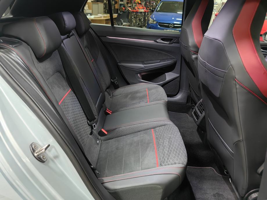 VW GOLF 8.5 *2.0 GTI *CLUB SPORT* F-1 DSG* 2025.god* 8.Tkm* JAMSTVO*, fotografija 16