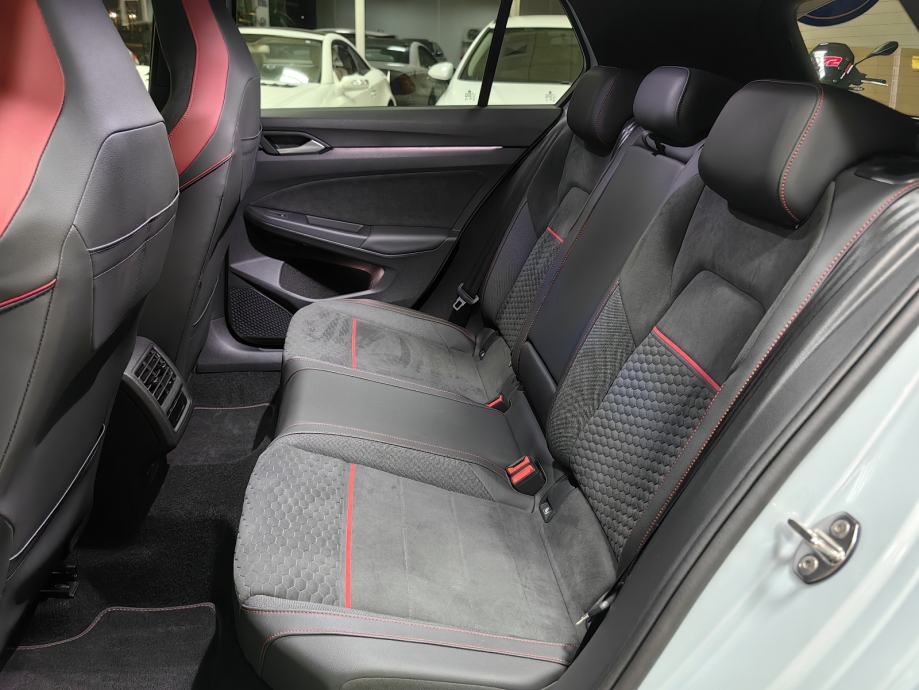 VW GOLF 8.5 *2.0 GTI *CLUB SPORT* F-1 DSG* 2025.god* 8.Tkm* JAMSTVO*, fotografija 15