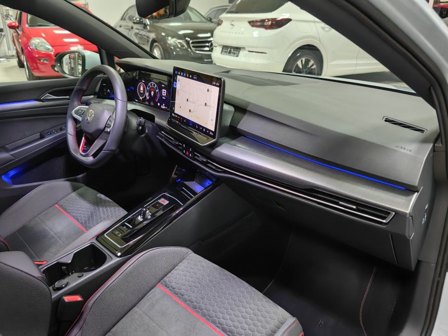 VW GOLF 8.5 *2.0 GTI *CLUB SPORT* F-1 DSG* 2025.god* 8.Tkm* JAMSTVO*, fotografija 19