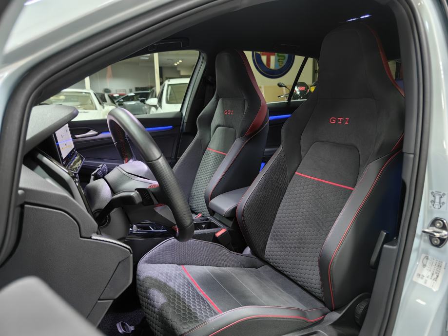 VW GOLF 8.5 *2.0 GTI *CLUB SPORT* F-1 DSG* 2025.god* 8.Tkm* JAMSTVO*, fotografija 17