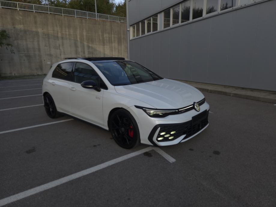 VW Golf 8 2,0 TSI automatik, fotografija 3
